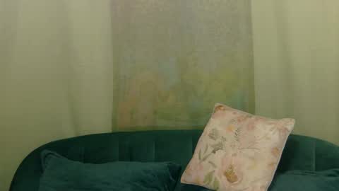 Snapshot of classytinna chatting on 01-14-25, 11:53 Classy Tinna online show from 01-14-25, 11:53