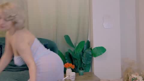 Snapshot of classytinna chatting on 02-13-25, 11:17 Classy Tinna online show from 02-13-25, 11:17