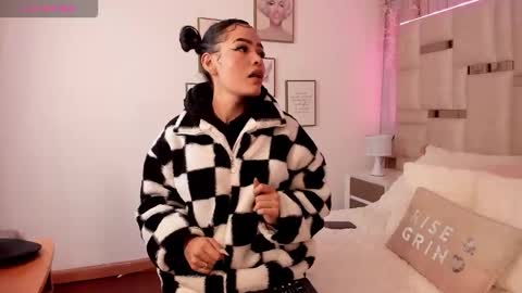 Snapshot of cleo__smith chatting on 12-18-25, 04:07 Cleo smith online show from 12-18-25, 04:07