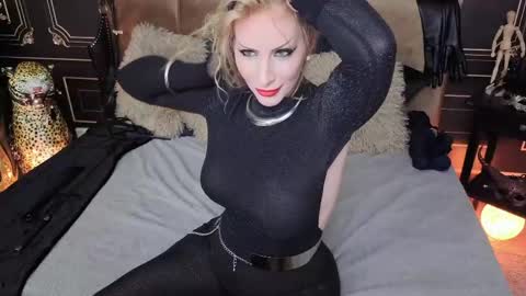 Snapshot of cleo_frost chatting on 05-19-26, 01:56 Cleo online show from 05-19-26, 01:56