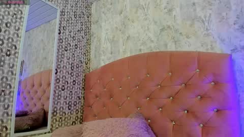 Snapshot of cleo_nilee chatting on 10-28-25, 03:32 cleo online show from 10-28-25, 03:32