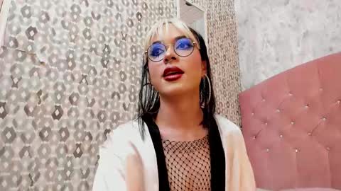 Snapshot of cleo_nilee chatting on 10-31-25, 04:57 cleo online show from 10-31-25, 04:57