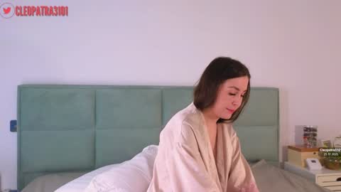 Cleopatra online show from 11-25-25, 10:04