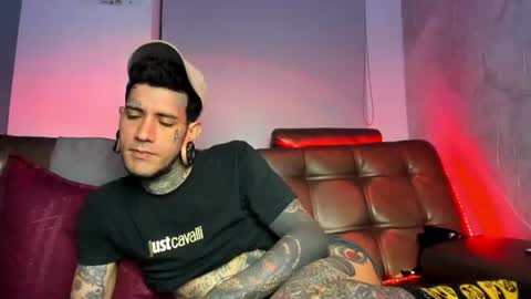 Snapshot of cleosexxx chatting on 06-11-26, 05:49 cleo y maikol online show from 06-11-26, 05:49