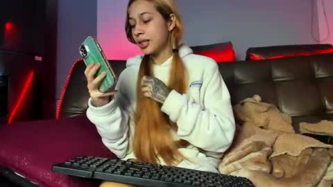 Snapshot of cleosexxx chatting on 06-14-26, 03:19 cleo y maikol online show from 06-14-26, 03:19