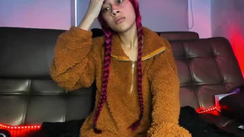 Snapshot of cleosexxx chatting on 06-15-26, 01:02 cleo y maikol online show from 06-15-26, 01:02