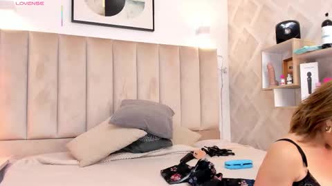 clhoe_johnson_ online show from 11-25-25, 12:05