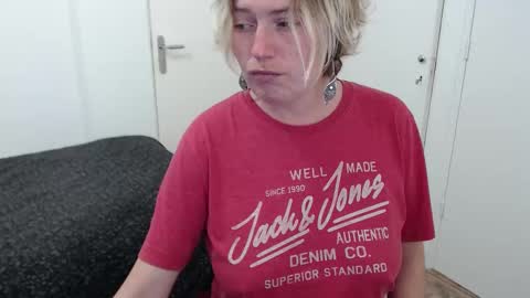 Syl  online show from 10-30-25, 08:27