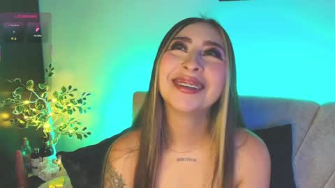 cloe_martinezz_ online show from 04-23-26, 07:38