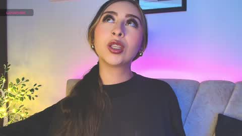 cloe_martinezz_ online show from 04-25-26, 05:10