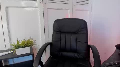 Cloe online show from 10-07-25, 03:20