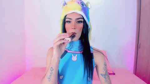 CLOE REMINTON online show from 03-09-25, 03:43