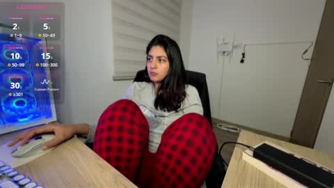 cloe small online show from 04-28-26, 08:41