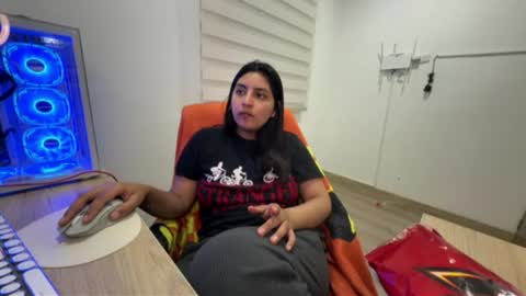 Snapshot of cloe_small08 chatting on 07-03-26, 07:15 cloe small online show from 07-03-26, 07:15