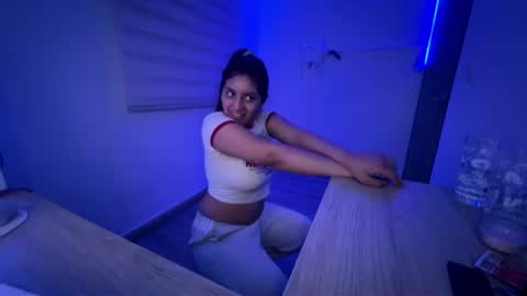 Snapshot of cloe_small08 chatting on 07-23-26, 01:58 cloe small online show from 07-23-26, 01:58