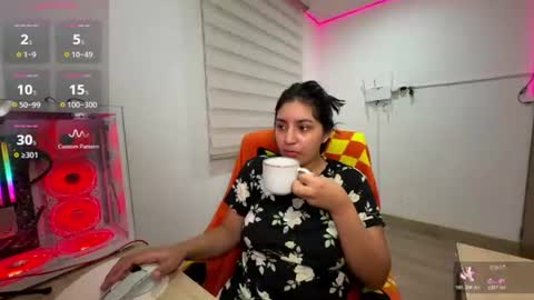 Snapshot of cloe_small08 chatting on 07-27-26, 07:26 cloe small online show from 07-27-26, 07:26