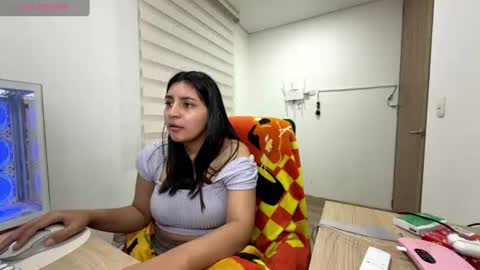 Snapshot of cloe_small08 chatting on 07-31-26, 05:40 cloe small online show from 07-31-26, 05:40