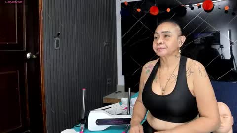 CLOE online show from 11-07-25, 11:21