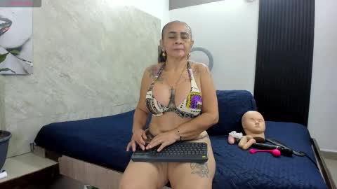 CLOE online show from 11-27-25, 11:23