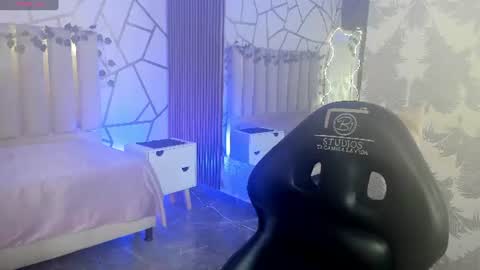 Snapshot of cloee_tay1 chatting on 06-19-26, 11:47 cloee_tay1 online show from 06-19-26, 11:47