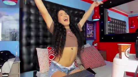 Snapshot of cloerodriguez chatting on 11-19-25, 03:12 ---Cloe--- online show from 11-19-25, 03:12