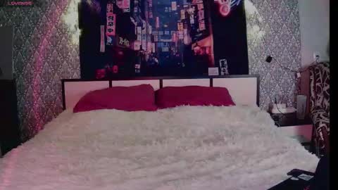 Snapshot of closertous chatting on 12-15-25, 02:54 closertous online show from 12-15-25, 02:54