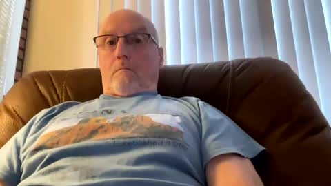 Closetbicd online show from 01-19-25, 01:12
