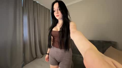 Ellie online show from 05-06-26, 04:08