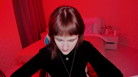 Snapshot of clover_red chatting on 12-15-24, 02:48 Clover follow me online show from 12-15-24, 02:48