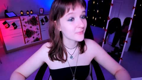 Snapshot of clover_red chatting on 12-26-24, 02:48 Clover follow me online show from 12-26-24, 02:48