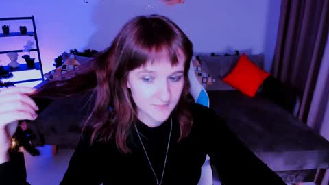 Snapshot of clover_red chatting on 01-02-25, 09:07 Clover follow me online show from 01-02-25, 09:07