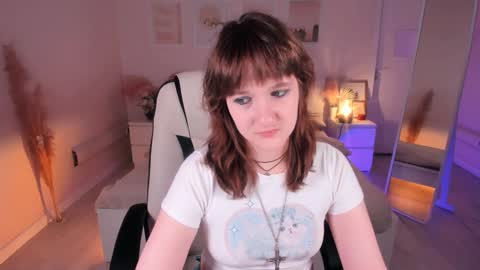 Snapshot of clover_red chatting on 01-26-25, 06:38 Clover follow me online show from 01-26-25, 06:38