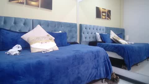 Snapshot of clown_face chatting on 12-04-24, 06:00 emely dolce online show from 12-04-24, 06:00