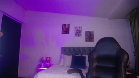 Snapshot of clown_face chatting on 12-06-24, 06:26 emely dolce online show from 12-06-24, 06:26