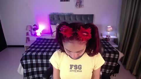 Snapshot of clown_face chatting on 12-13-24, 02:21 emely dolce online show from 12-13-24, 02:21