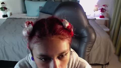 Snapshot of clown_face chatting on 12-23-24, 01:29 emely dolce online show from 12-23-24, 01:29