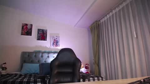 Snapshot of clown_face chatting on 12-30-24, 04:42 emely dolce online show from 12-30-24, 04:42