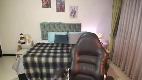 Snapshot of clown_face chatting on 12-31-24, 04:49 emely dolce online show from 12-31-24, 04:49