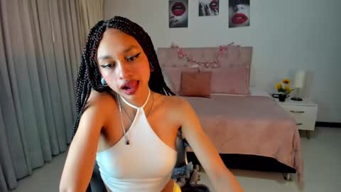 Snapshot of clown_face chatting on 01-23-25, 05:35 emely dolce online show from 01-23-25, 05:35