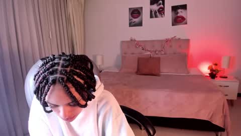 Snapshot of clown_face chatting on 01-23-25, 08:36 emely dolce online show from 01-23-25, 08:36