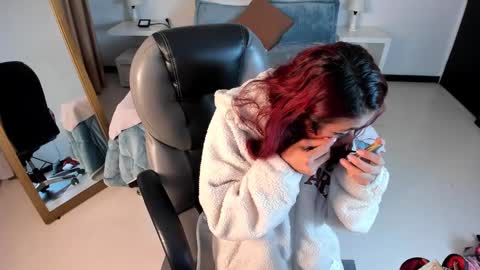 Snapshot of clown_face chatting on 02-23-25, 07:22 emely dolce online show from 02-23-25, 07:22