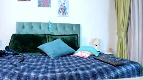 Snapshot of clown_face chatting on 02-24-25, 06:27 emely dolce online show from 02-24-25, 06:27