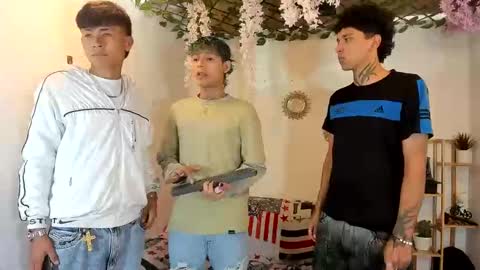 Snapshot of club_latinboys chatting on 11-16-25, 02:22 club_latinboys online show from 11-16-25, 02:22