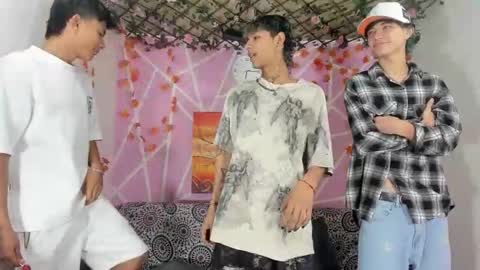 Snapshot of club_latinboys chatting on 11-27-25, 02:30 club_latinboys online show from 11-27-25, 02:30