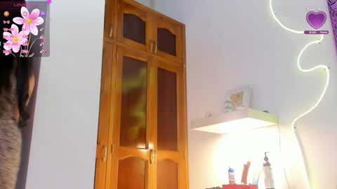 Snapshot of cmila0713 chatting on 11-12-25, 12:33 cmila0713 online show from 11-12-25, 12:33