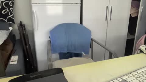 Snapshot of coach_karl chatting on 10-25-25, 12:02 Coach Karl Porn Star Tip me all the way to my next trip online show from 10-25-25, 12:02