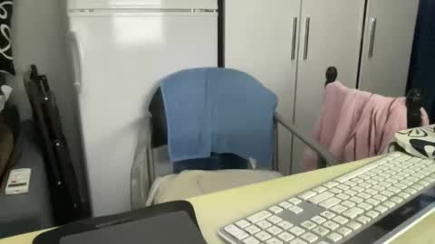 Snapshot of coach_karl chatting on 11-02-25, 10:50 Coach Karl Porn Star Tip me all the way to my next trip online show from 11-02-25, 10:50