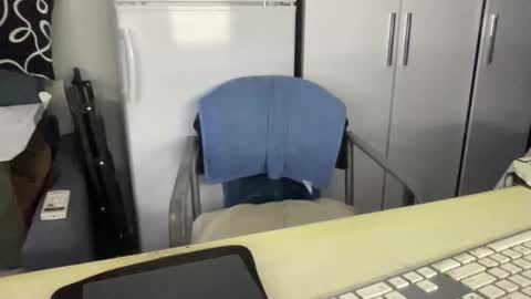 Snapshot of coach_karl chatting on 11-09-25, 06:50 Coach Karl Porn Star Tip me all the way to my next trip online show from 11-09-25, 06:50