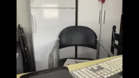 Snapshot of coach_karl chatting on 11-21-25, 12:37 Coach Karl Porn Star Tip me all the way to my next trip online show from 11-21-25, 12:37