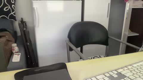 Snapshot of coach_karl chatting on 11-30-25, 12:53 Coach Karl Porn Star Tip me all the way to my next trip online show from 11-30-25, 12:53